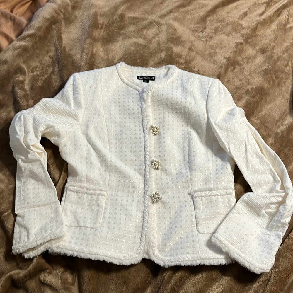 Womens 2 piece white suit by Tahari
